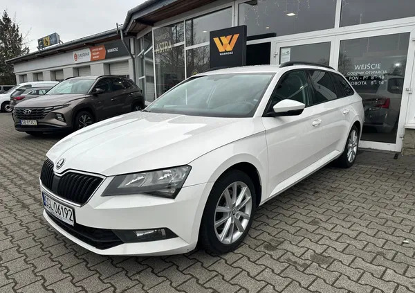 skoda superb Skoda Superb cena 64900 przebieg: 214540, rok produkcji 2017 z Boguchwała